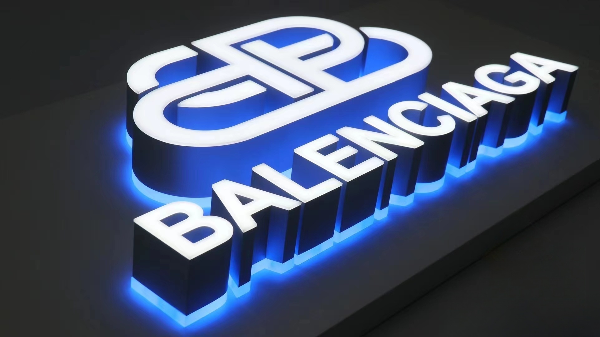 Custom Illuminated 3D Letter Signs for Commercial Branding